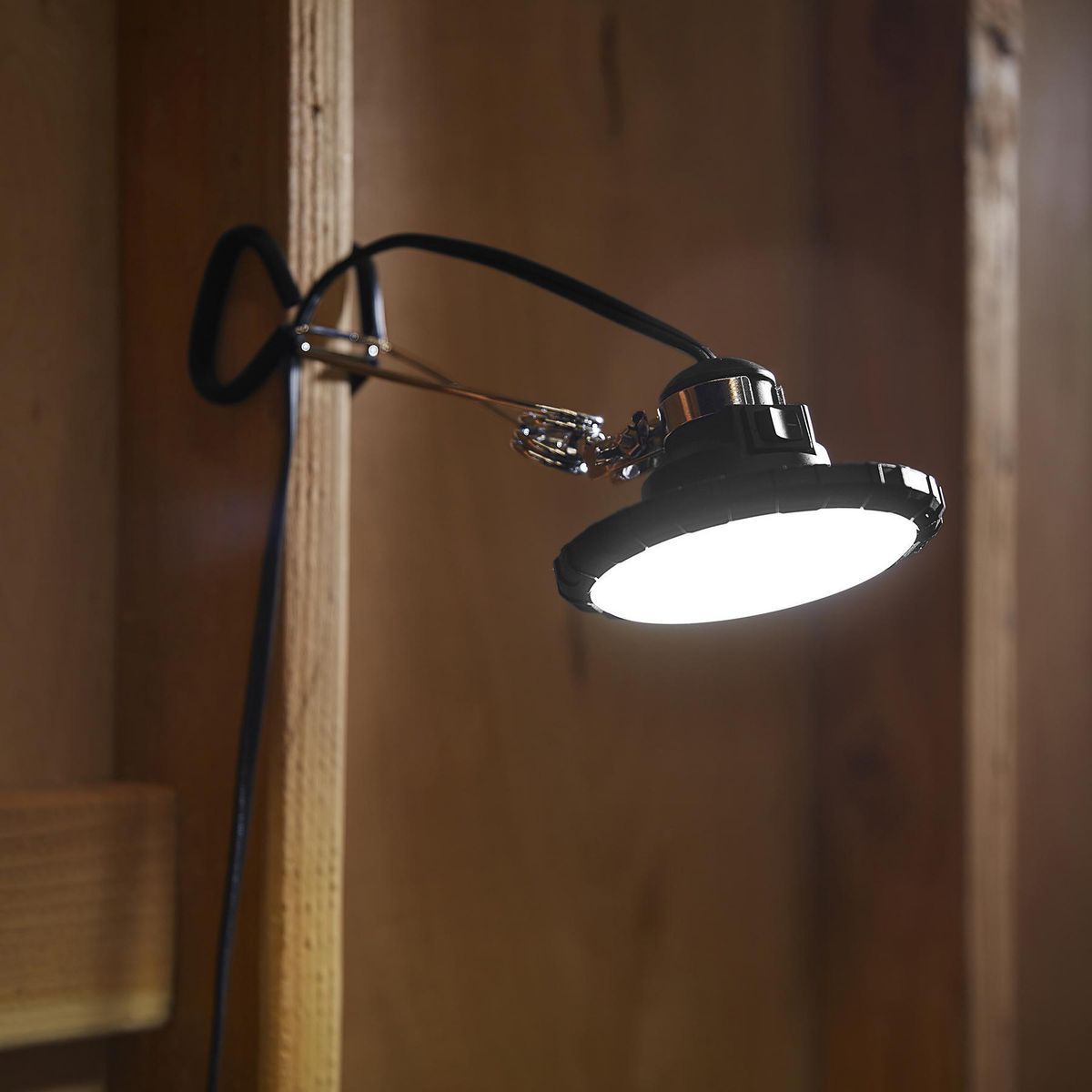 BRAUN 800 Lumen LED Clamp Light